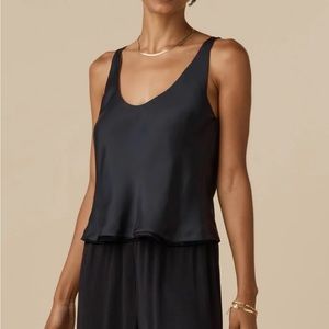 NWT A reversible, 4 way cropped tank top.